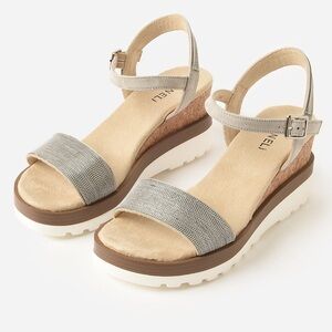 Women’s VANELI Cedra wedge sandals- Size 9